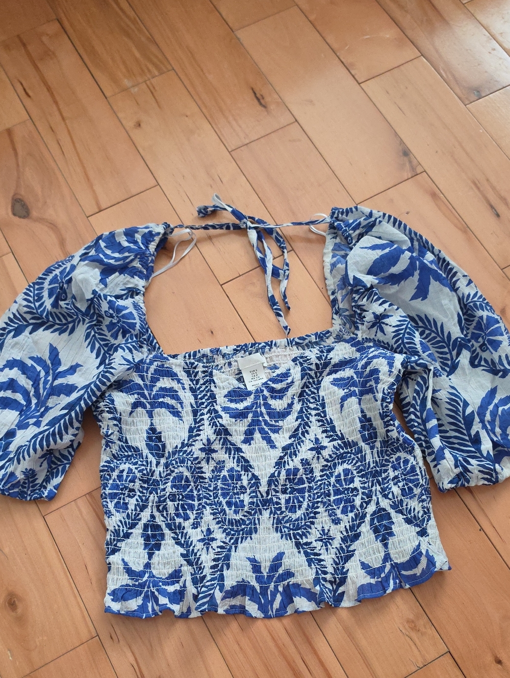 H&M Blue and White Floral Smocked Puff-Sleeve Crop Top